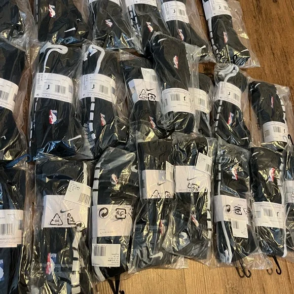 22 pairs of Nike socks - Picture 2 of 4